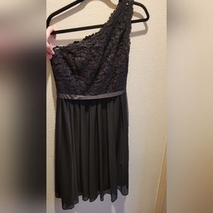 One-shoulder black lace mid-length dress